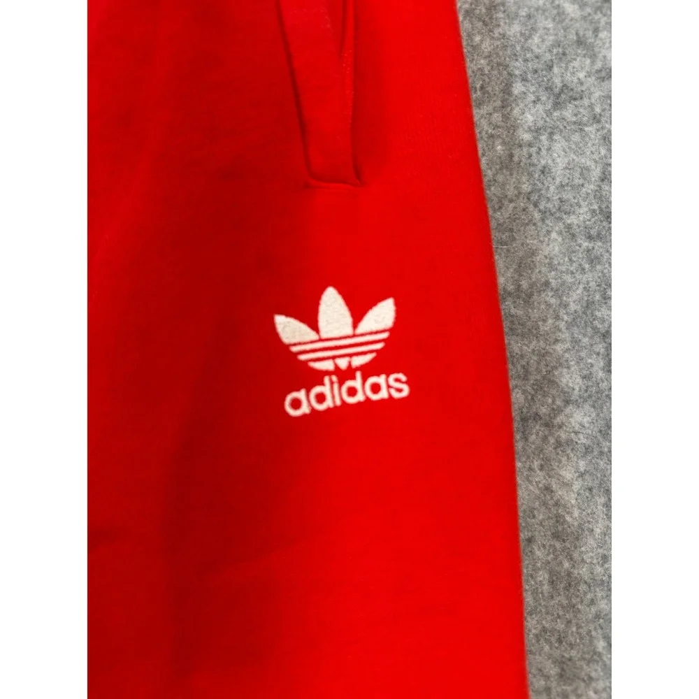 adidas originals trefoil